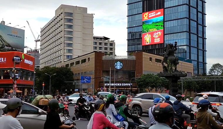 胡志明大屏廣告